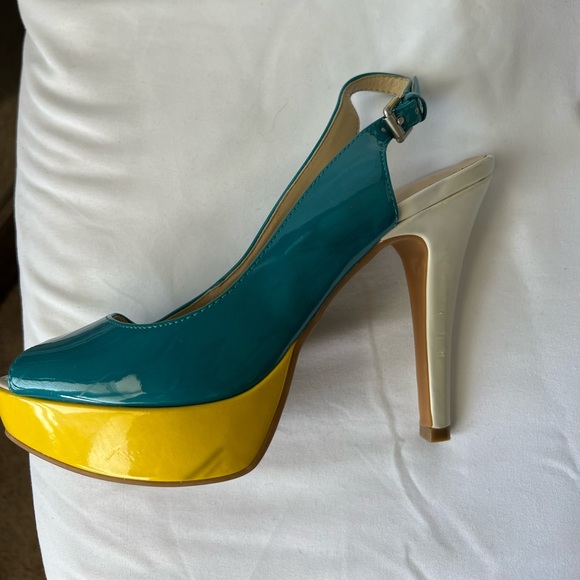 Nine West Iwanto Multi-color Blue and Yellow Slingback Platform Pumps Size 6 - Picture 5 of 15
